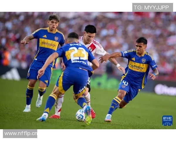 维尼修斯被换下场后对马斯坦托诺表达不满引发关注