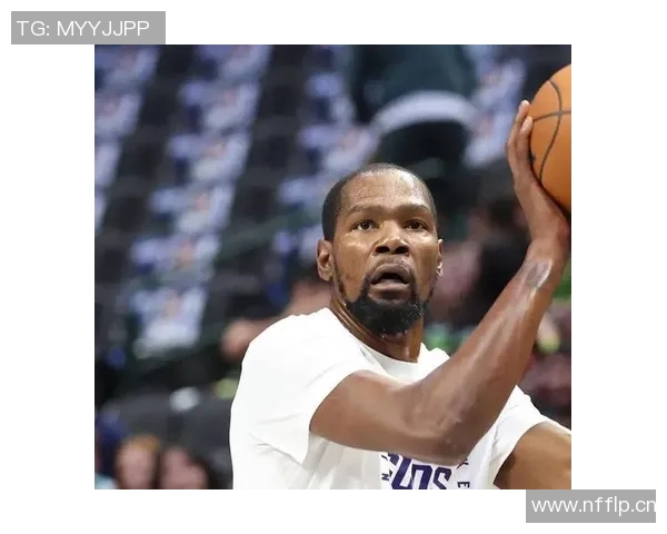 杜兰特苦战上半场表现抢眼砍下全队最高15分助力球队奋战