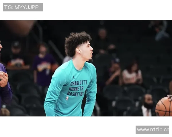 拉梅洛鲍尔上半场表现出色10投6中三分球命中率高达50贡献17分4篮板2助攻4抢断