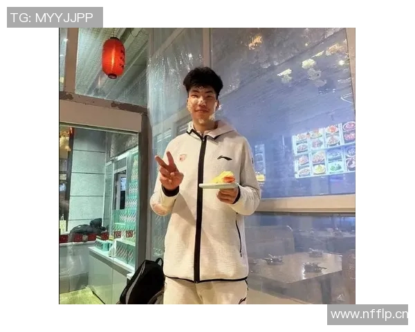 余嘉豪社媒热议杨瀚森NBA首扣篮瞬间引发球迷热烈讨论