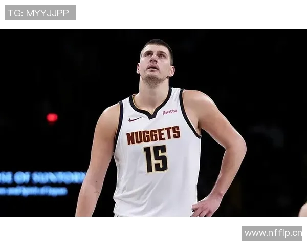 约基奇展现超凡视野与精准手法布劳恩底角三分轻松命中 约基奇展现超凡视野与精准手法布劳恩底角三分轻松命中