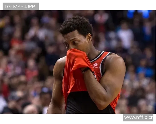 猛龙全场球迷热烈致敬洛瑞绝对功臣在垃圾时间重返赛场引发掌声