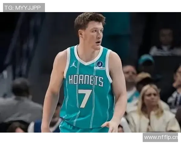 克尼佩尔表现出色12投7中砍下21分7助攻三分球命中率高达55