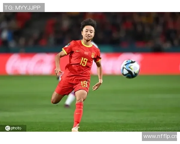 中国女足半场落后苏格兰三球张琳艳破门朱钰遭遇两次吊射失误
